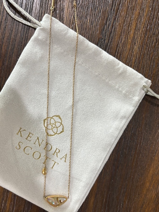Kendra Scott Jewelry - Kendra Scott Gold Iridescent Pendant Necklace